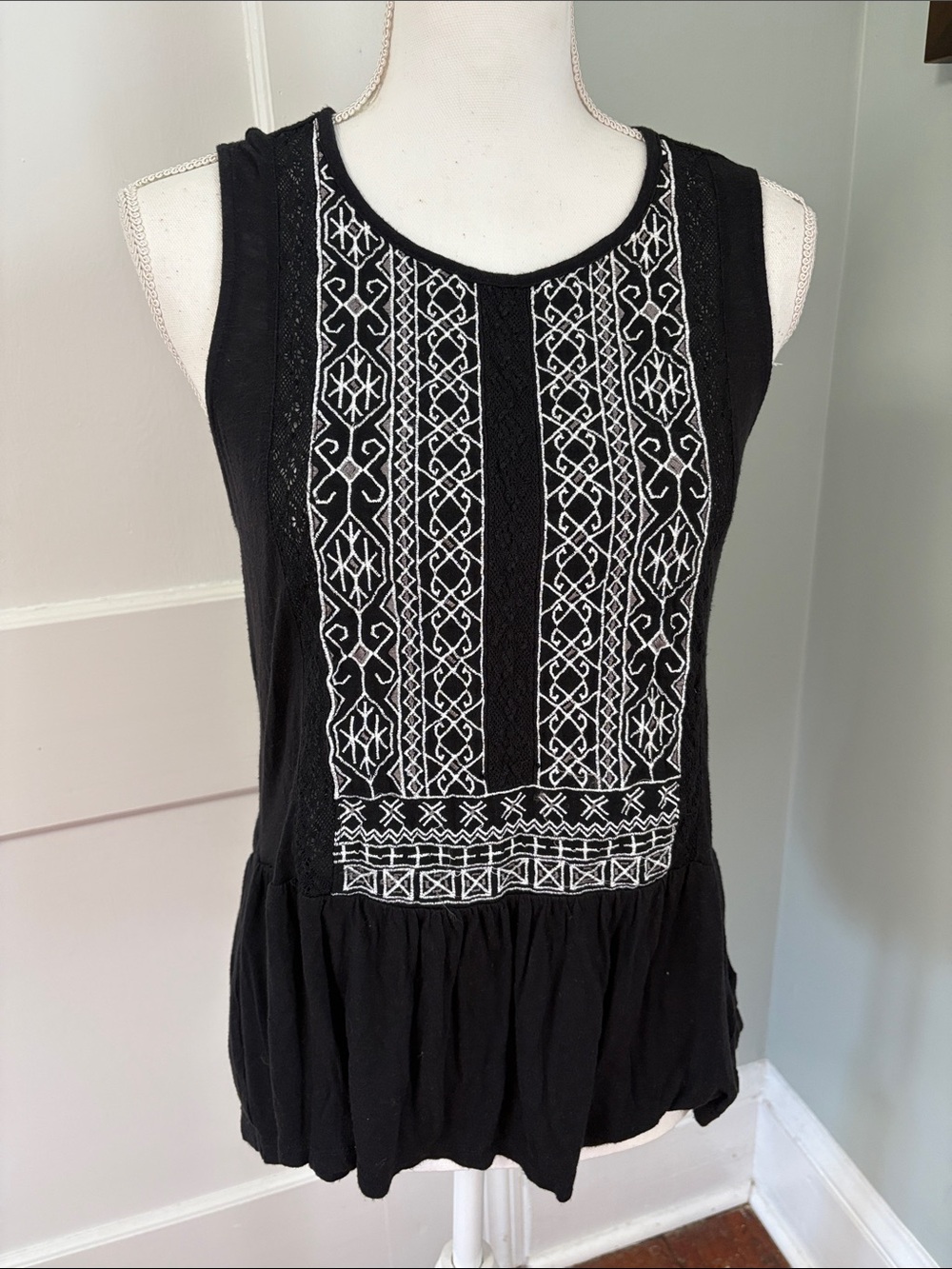 Lucky Brand Black Sleeveless Tank with White Embroidered Front Medium